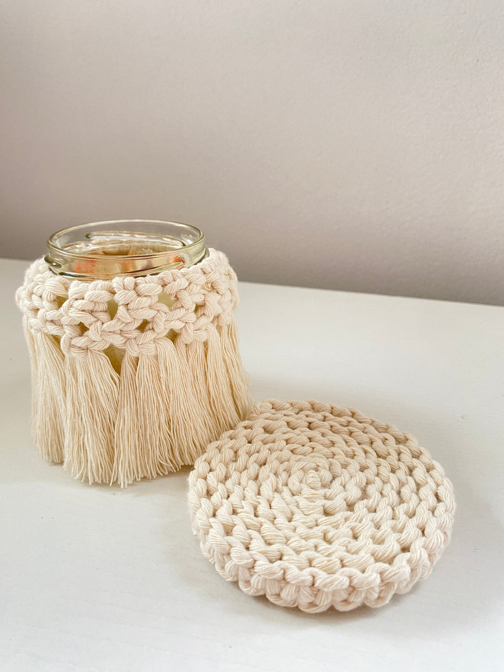 Velas de soja aromatizadas con macramé